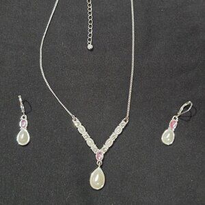 AVON Necklace and Earrings Set